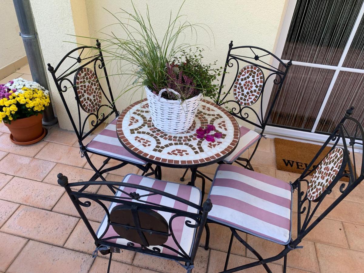 Terrassenwohnung In Estenfeld Bei Wuerzburg Exterior foto